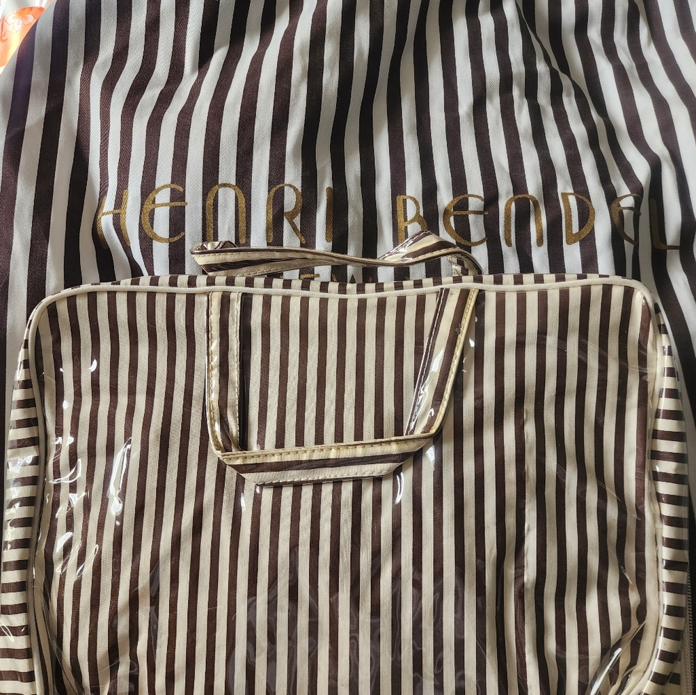 Henri bendel travel case for makeup or toilety ..New with tags